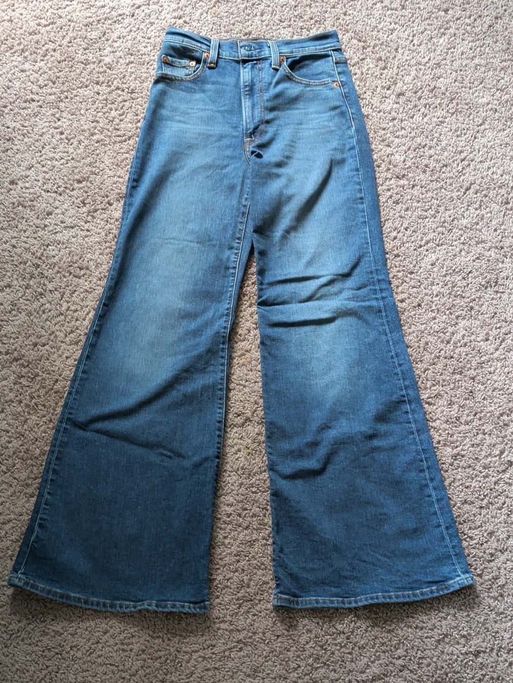 Levi's Women's Wide-Leg Jeans in Medium Blue Wash